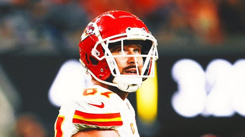 NFL Trending Image: Machine Gun Kelly offers Chiefs' Travis Kelce $500K to play for Browns